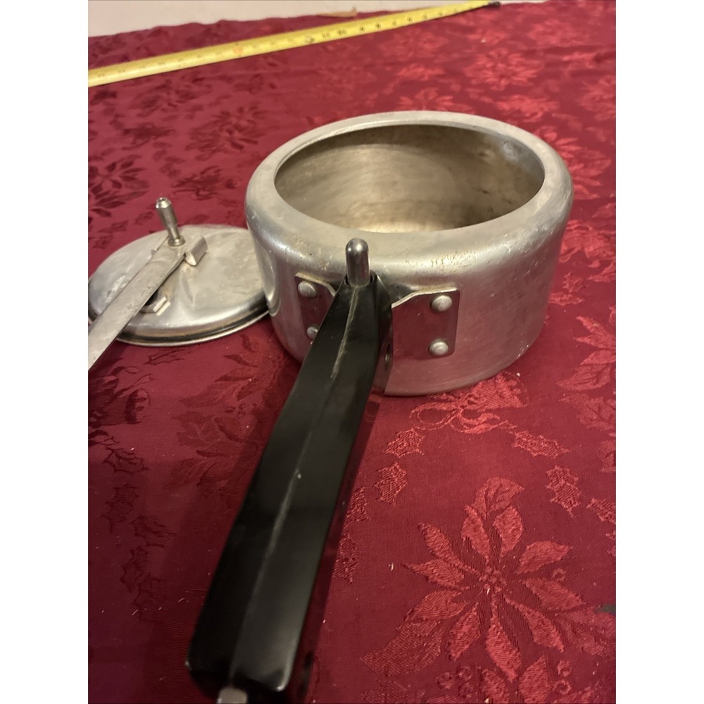 Vintage Hawkins Classic Model 1.5 Liter Aluminum Small Pressure Cooker